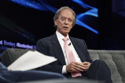 Bill Gross says gold is now a 'momentum/meme asset' — and if you really want to buy it, you should wait awhile
