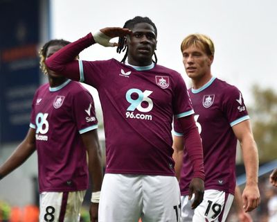 Tchaouna firecracker adds sheen to Burnley’s French-inspired defeat of Leeds