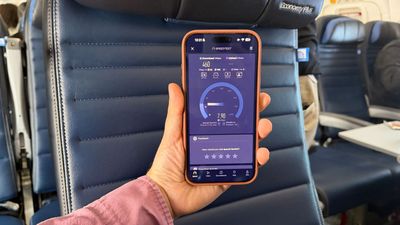 I tried United's new Starlink Wi-Fi, and it feels like the internet finally reached the sky