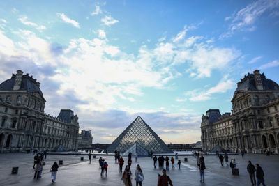 Power Tool-wielding Robbers Flee Louvre With 'Priceless' Jewellery