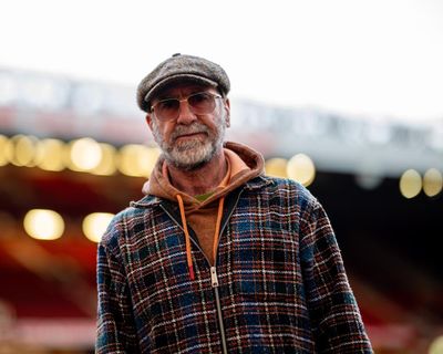 Eric Cantona asked to front Manchester United takeover bid by UAE consortium