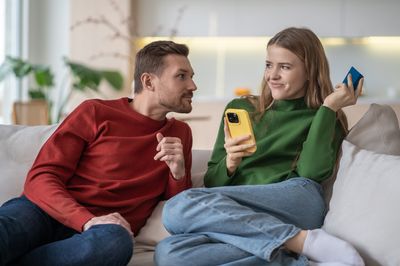 7 Signs Your New Partner Is Horrible With Money