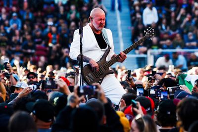 Limp Bizkit band members say bass player Sam Rivers has died