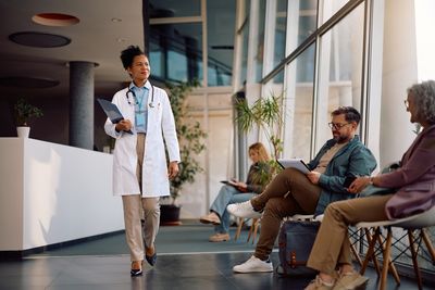 7 Red Flags in a Doctor’s Office That Shouldn’t Be Ignored