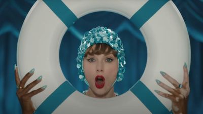 Taylor Swift Brought Back Chainmail Trend, And The Story Behind The Look Is Way More Complicated Than I Expected