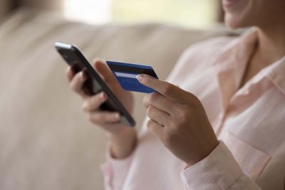 Consumer belt-tightening takes toll on UK firms, report reveals