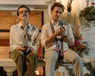 TV tonight: Julia Roberts tells a sweet story about oddball friends