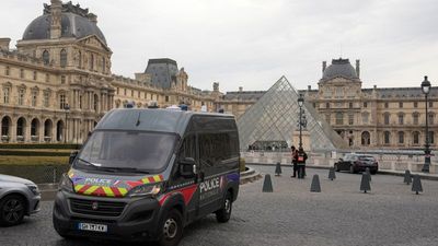 Louvre museum to remain shut after spectacular heist as hunt for thieves continues