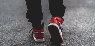 Could your walk be a signal about your ability to win a fight?