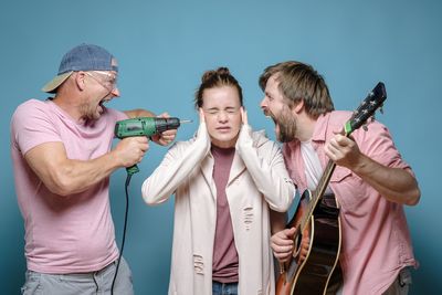 9 Garage Rituals That Annoy Neighbors Constantly