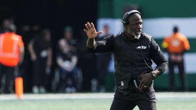 Aaron Glenn Seeking Outside Help to Solve Jets’ Dire QB Situation During 0-7 Start