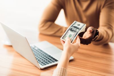 10 Toxic Beliefs About Money Passed Down From Your Parents