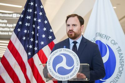 Air traffic controllers are becoming Uber drivers and restaurant servers on top of six-day airport shifts to make ends meet during government shutdown