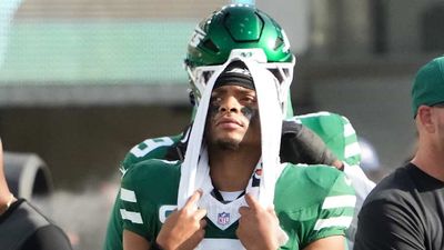 Aaron Glenn Hasn't Decided If Justin Fields or Tyrod Taylor Will Start in Week 8
