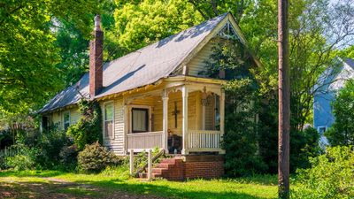 I’m a Real Estate Agent: These 5 Features Can Drop Your Home’s Value by at Least $10K