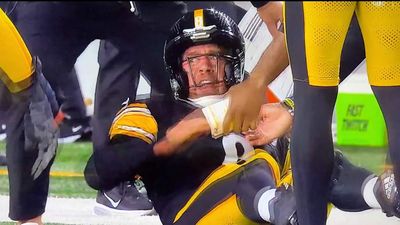 Steelers OT Says Him and Aaron Rodgers Are Good After Viral Tackling Moment