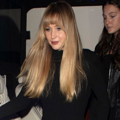 Jennifer Lawrence Nails the London Cool-Girl Look in a Butter Yellow Maxi Skirt and Bucket Bag