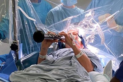 Parkinson’s patient plays clarinet during surgery and sees instant results