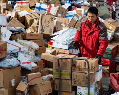 I Deliver Parcels in Beijing by Hu Anyan review – startling stories of China’s new precarity