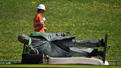 Kennedy Snr statue - and legend - go to new Hawks home
