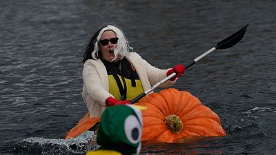 Giant pumpkin regatta makes a splash in Oregon