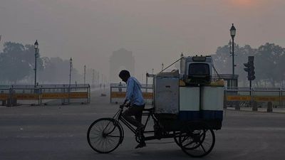 New Delhi blanketed by thick smoke after Diwali fireworks causing hazardous levels of air pollution