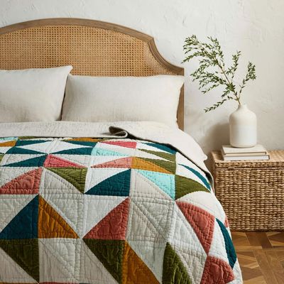 I'm seeing this nostalgic bedding *everywhere* – trend experts say it's the key to nailing cosy season style