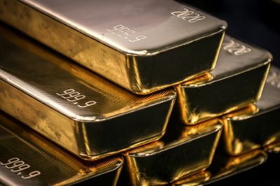 Why is Gold Down? Prices Sharply Drop After Record Rally as Dollar Strengthens