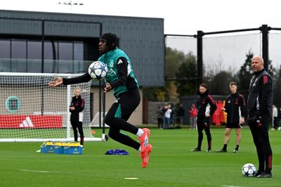 Liverpool flight delay adds to troubled buildup to Eintracht Frankfurt trip