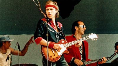 “I pushed him towards the Les Paul. I can see him now, holding those notes. I don’t think he could have played those parts on any other guitar”: Mark Knopfler and Dire Straits’ inner circle look back on Brothers in Arms – their world conquering “fluke”
