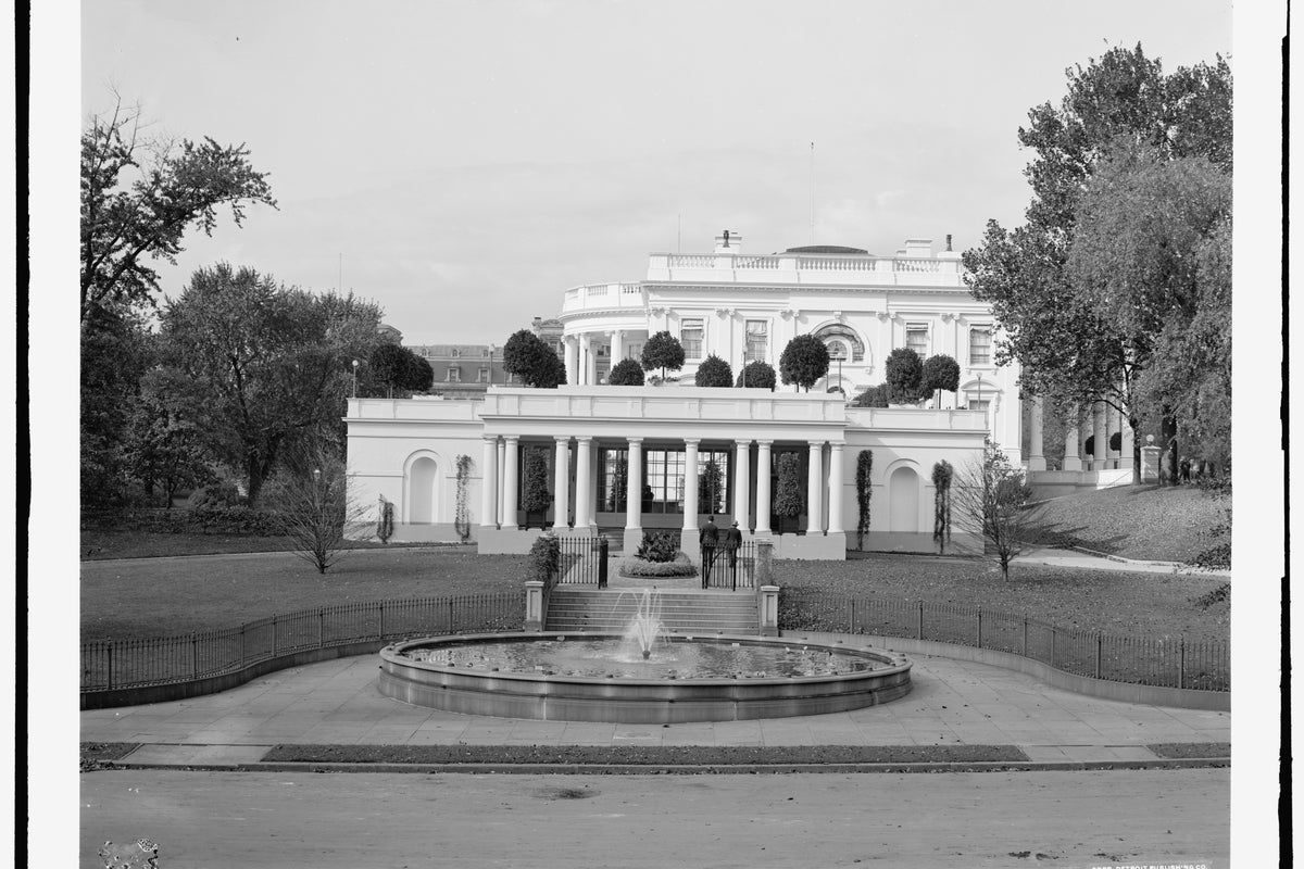 Historical photos of the White House #39 s East Wing