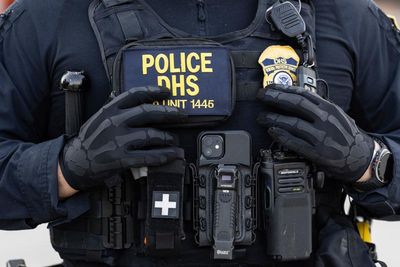 Deputy US marshal and man shot during Ice operation in Los Angeles