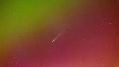 Superbright 'Comet Lemmon' flies through auroras over Scotland during surprise solar storm