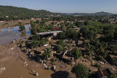 Pemex pipeline spill contaminates Mexican river after torrential rains