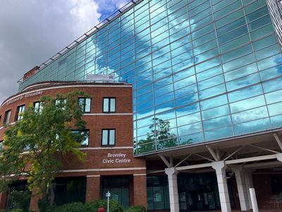 Parking wardens in south-east London to go on strike in pay row