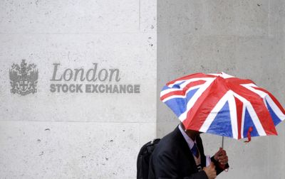 UK on Alert: What 75 mph Winds Mean for Your Commute, Flights & Weekend Plans