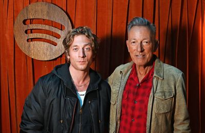 Jeremy Allen White lost his voice after singing Bruce Springsteen classic Born in the U.S.A.