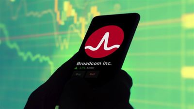 Broadcom Secures $460 Price Target, Implying +30% Upside