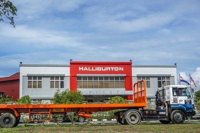 Halliburton Analysts Raise Their Forecasts After Better-Than-Expected Q3 Earnings