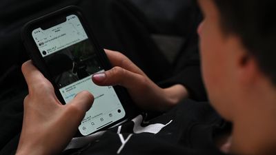 Push to combat online impact on boys' mental health