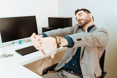 9 Office Habits That Make Bosses Question Dedication