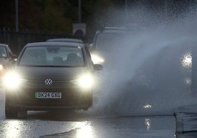 London weather: Storm Benjamin hits commute as heavy rain and strong gusts sweep capital