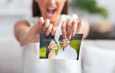 9 Holiday Behaviors That Strain Marriages Silently