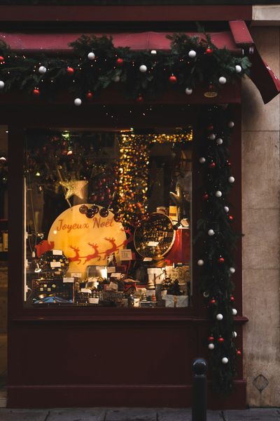9 Holiday Traditions That Empty Bank Accounts Quickly