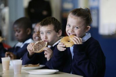 School breakfast clubs to get £200 supermarket gift vouchers and free delivery