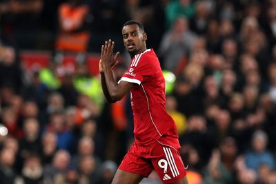 Arne Slot provides worrying Alexander Isak injury update in latest Liverpool blow
