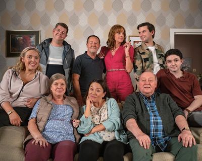 BBC sitcom Two Doors Down to be adapted for the stage with full TV cast