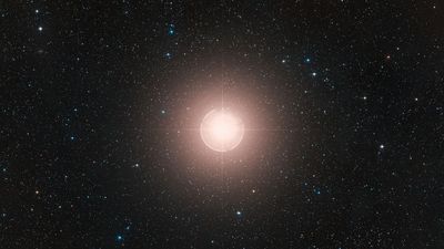Giant star Betelgeuse has a 'Betelbuddy' — and it's very little indeed