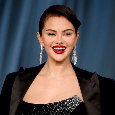 Selena Gomez Is the Queen of Dark Red Nails for Fall