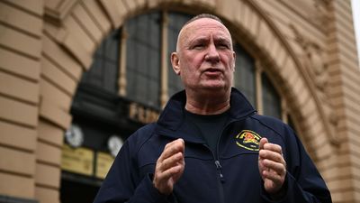 Union wants fire chief gone, criticises award